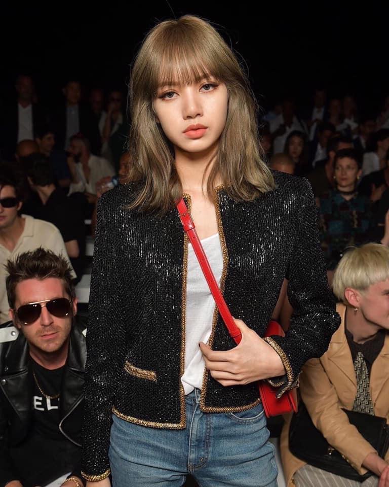 Lisa (BlackPink) khiến fan thòng tim vì xinh muốn xỉu tại Paris Fashion Week-4