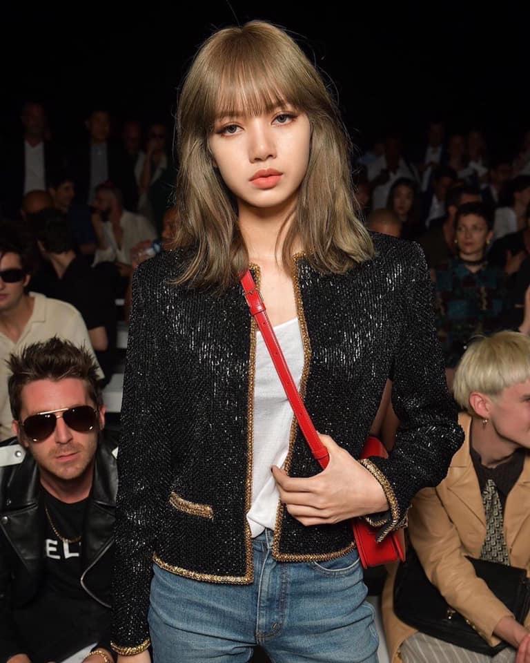 Lisa (BlackPink) khiến fan thòng tim vì xinh muốn xỉu tại Paris Fashion Week-4