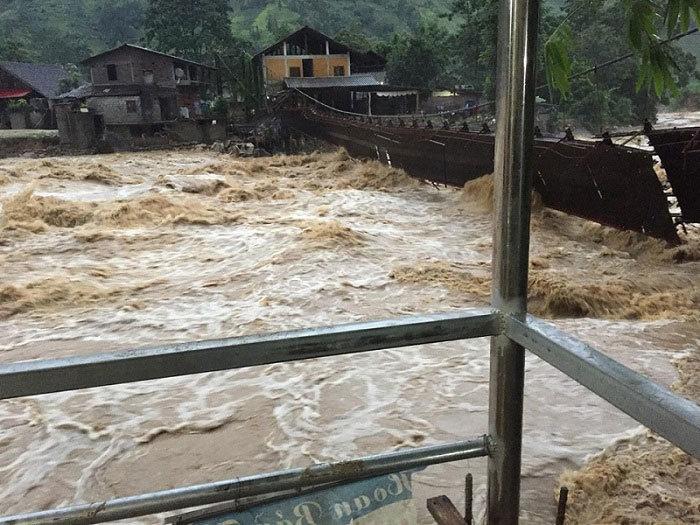 Mưa to đến rất to trút xuống miền Bắc, 3 người mất tích ở Lai Châu-2
