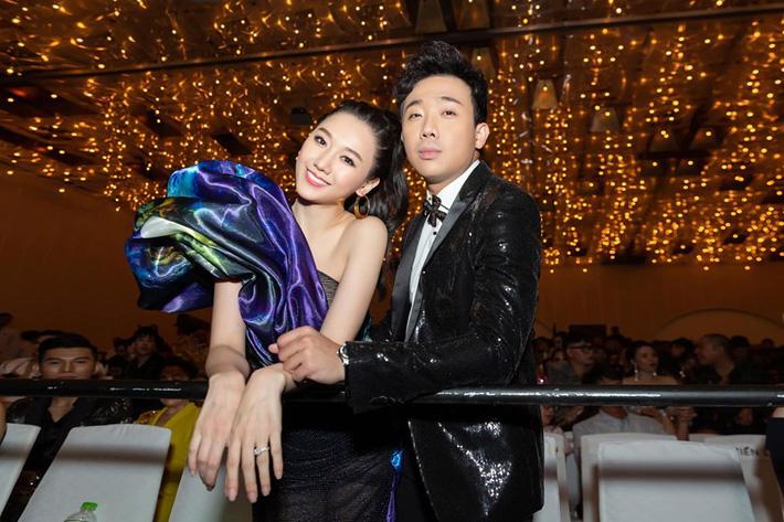 Bộ cánh hoành tráng của Hari Won mất điểm vì lỗi trang phục lót-1