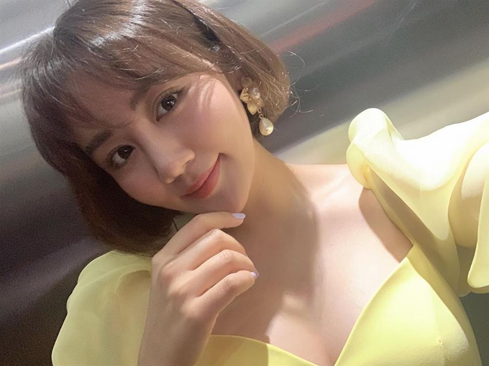 Giữa ồn ào bị mang tiếng con giáp 13 phá vỡ gia đình Việt Anh, cá sấu chúa Quỳnh Nga vẫn an yên dịu dàng-9