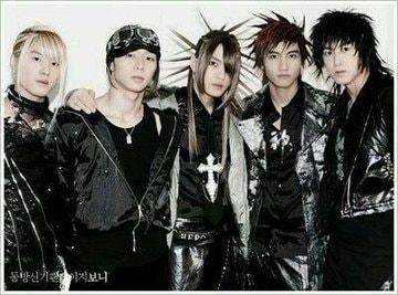 Vbiz có HKT cũng chưa là gì so với màn lên đồ thảm họa của DBSK, SNSD, SHINee... nhà SM Entertainment-1