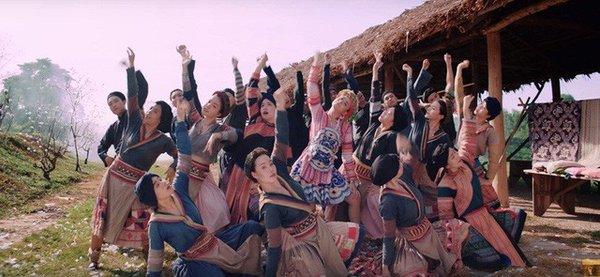 Lạ thay: Hoàng Thùy Linh bỏ cả tỷ đồng quay MV nhưng view lại không bằng sản phẩm giá bèo của Đen Vâu?-4