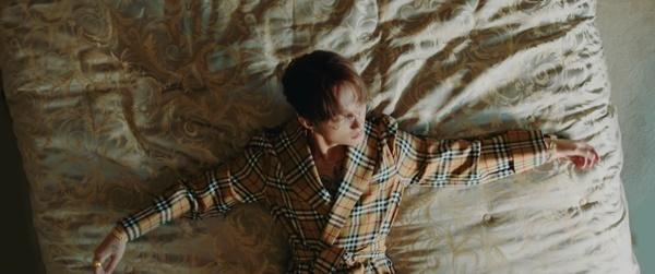 Sơn Tùng M-TP đã trở lại thật rồi, ngay những cảnh đầu tiên MV đã khiến các sky không khỏi nóng mắt-4