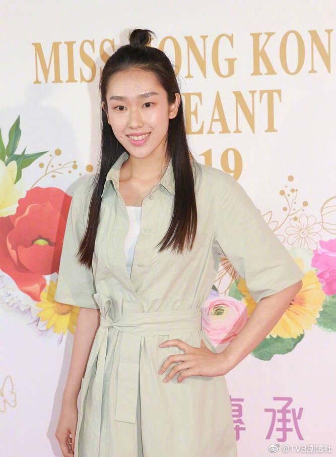 Dàn thí sinh Hoa hậu Hong Kong 2019 bị chê kém sắc, mờ nhạt chẳng khác nào đoàn quân bỉm sữa-9