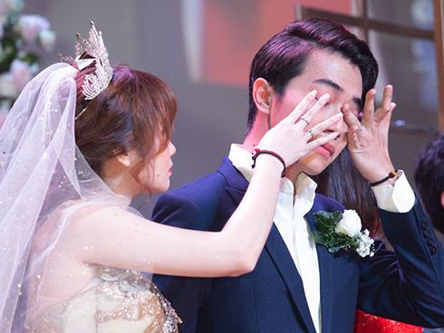 Mới cưới vợ lại dám đăng ảnh mặn nồng trên giường với người yêu cũ, Cris Phan bất ngờ bị Mai Quỳnh Anh đuổi khỏi nhà-6