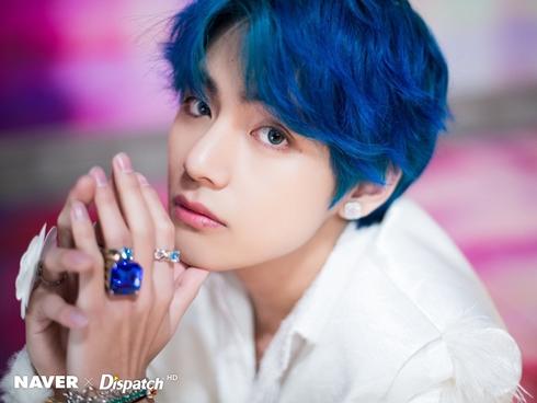 V (BTS) bị một tài xế taxi 'chém đẹp' khi còn ngơ ngác trên Seoul