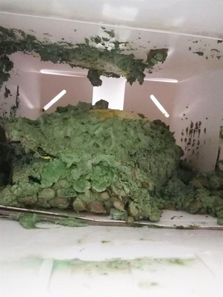 Đặt bánh sinh nhật 70 tuổi cho mẹ mất hơn 3 triệu, cô gái nhận về một đống bùn xanh-3