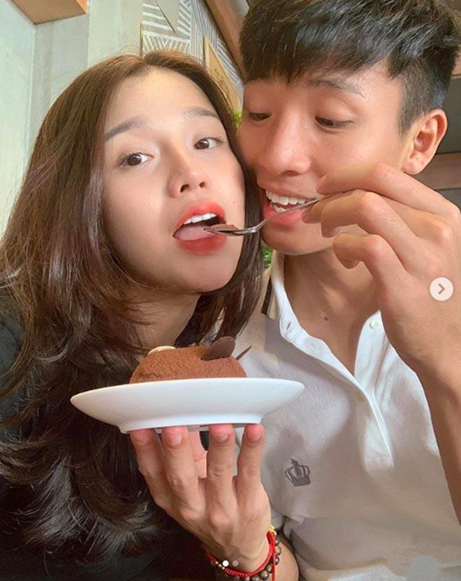 Vừa xác nhận làm lễ ăn hỏi vào ngày mai, trung vệ Bùi Tiến Dũng tiếp tục khoe nhẫn đính hôn siêu to siêu khổng lồ nữa này-5