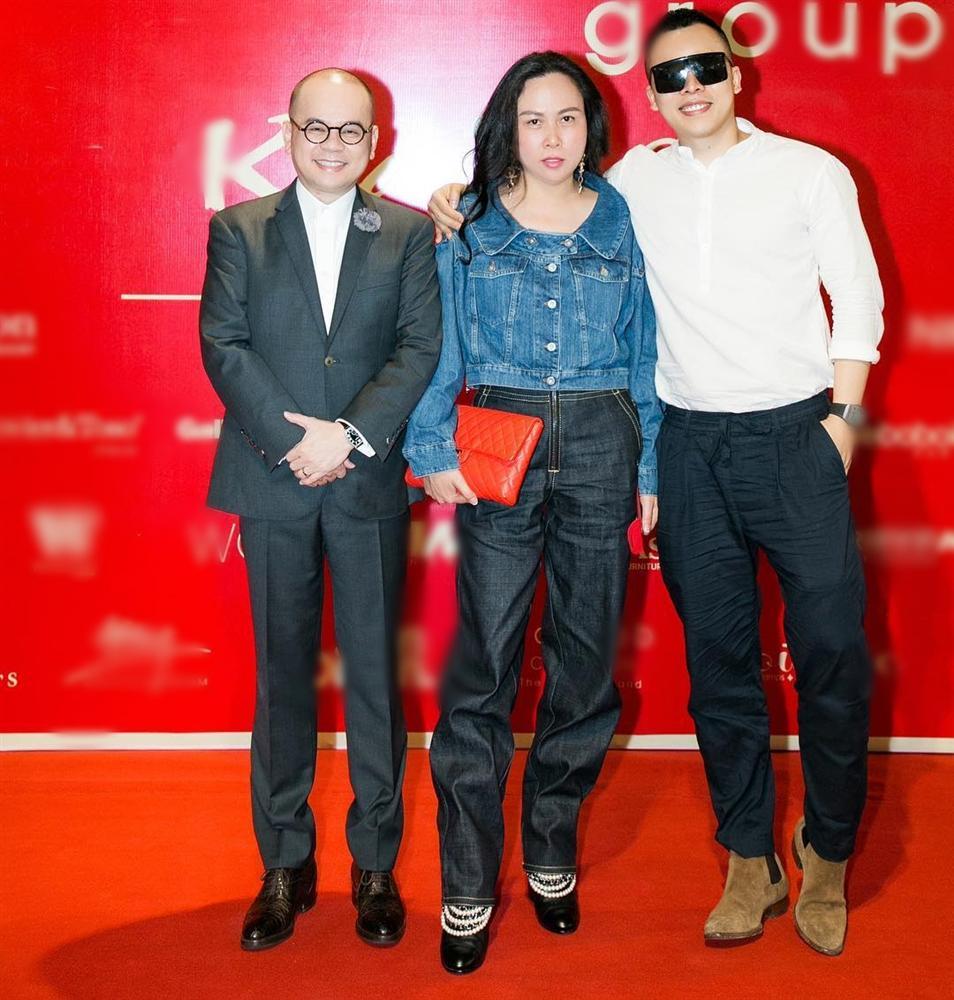 Mua phụ kiện hàng hiệu cứ phải hàng lố mới chịu, nhưng cách Phượng Chanel phối chúng với nhau thì vô phương cứu chữa-2