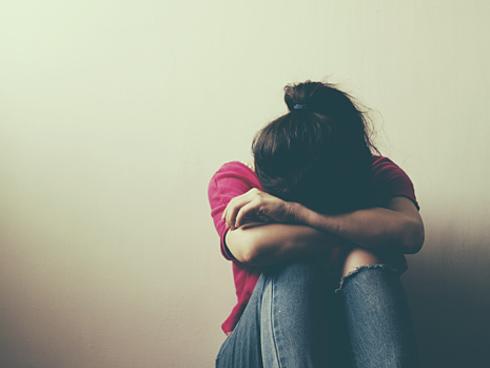 Tặng nhẫn tỏ tình bị bạn gái hất văng vì khinh nghèo, 3 năm sau tôi khiến cô ấy quỳ gối trước mặt-4