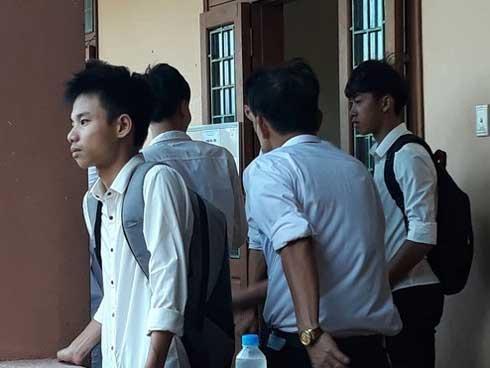 Nam sinh nén nỗi đau mất cha tham dự kỳ thi THPT Quốc gia 2019-1