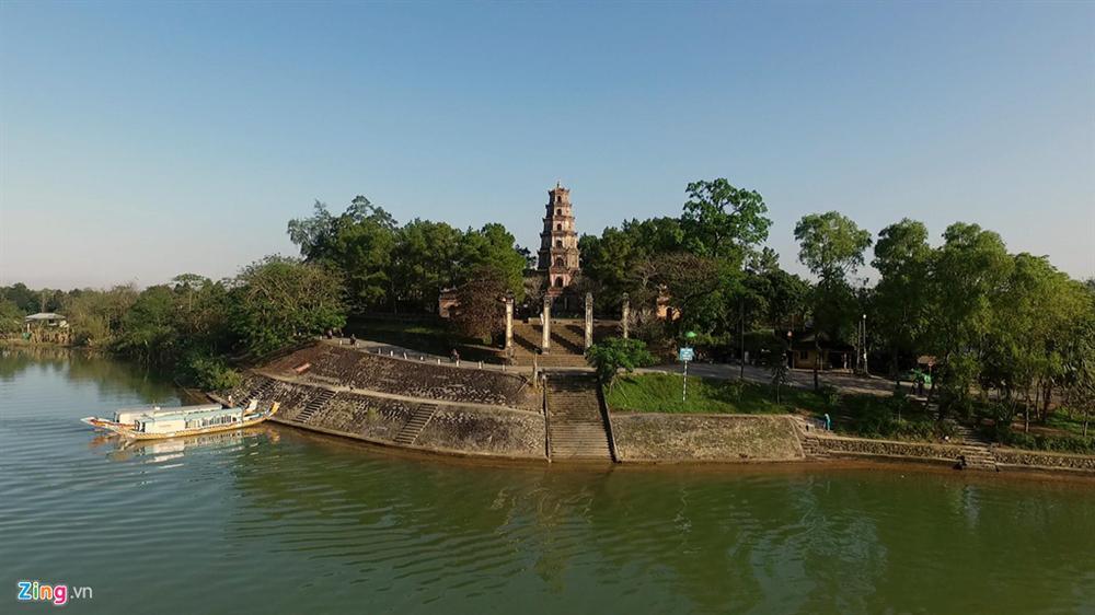 Vẻ đẹp dòng Hương Giang trong tác phẩm Ai đã đặt tên cho dòng sông?-6