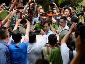 'Con ông Nguyễn Hữu Linh phải tạm nghỉ học vì việc của bố' 'Con ông Nguyễn Hữu Linh phải tạm nghỉ học vì việc của bố'