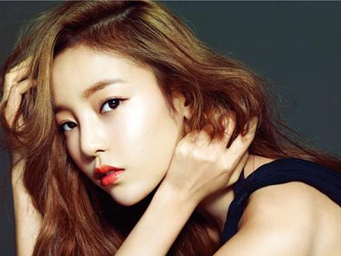 Sau sân khấu tái xuất gặp sự cố trang phục, Goo Hara lấy lại điểm ở lần xuất hiện mới nhất-3