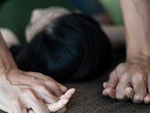 2 thanh niên đánh gãy răng bà 64 tuổi rồi hiếp dâm ở Bắc Giang