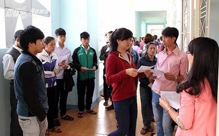 Lộ loạt ảnh dàn cầu thủ tuyển Việt Nam mài đũng quần ngồi làm bài thi, nhiều muối nhất vẫn là Công Phượng-1