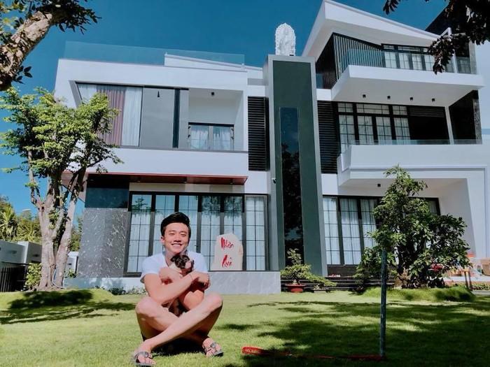Diễn viên đại gia Quốc Trường sở hữu 100 quán ăn, ở nhà 25 tỷ, cát xê cao ngất-2