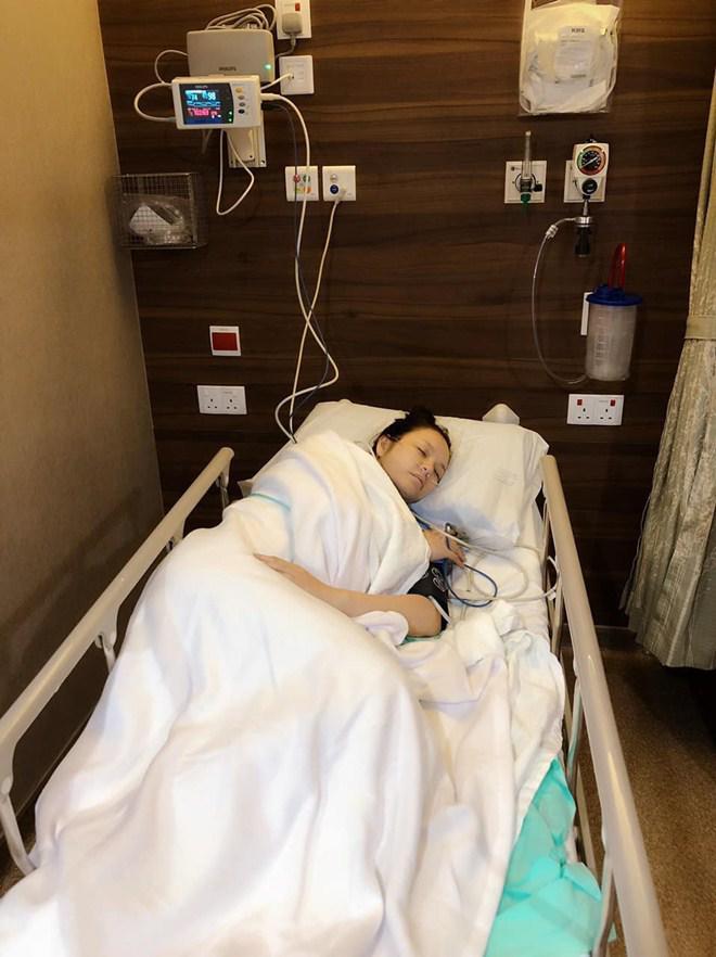 Vừa ốm liệt giường, Lý Nhã Kỳ lại đi mua đồ ăn vỉa hè thế này khiến fan càng thương-1