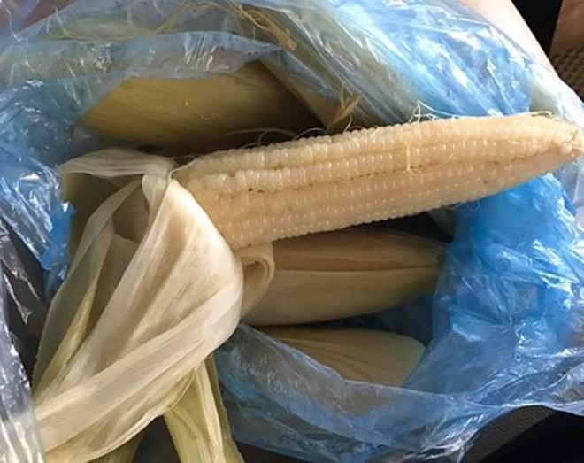 Vừa ốm liệt giường, Lý Nhã Kỳ lại đi mua đồ ăn vỉa hè thế này khiến fan càng thương-9