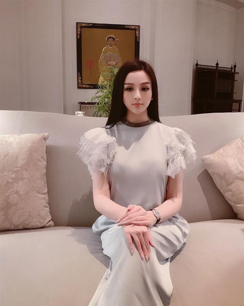Song Hye Kyo lột xác sắc sảo hậu ly hôn - Lê Giang mặt sưng vù khác lạ vì nghiện phẫu thuật thẩm mỹ-2