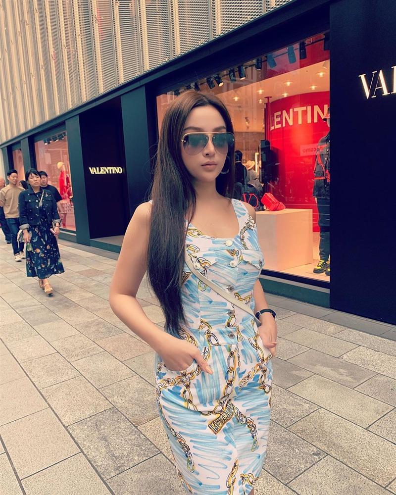 Huyền Baby khoe ra dáng mẹ chồng nhưng mặt thì vô hồn như tượng sáp, nghìn khuôn hình như một-7