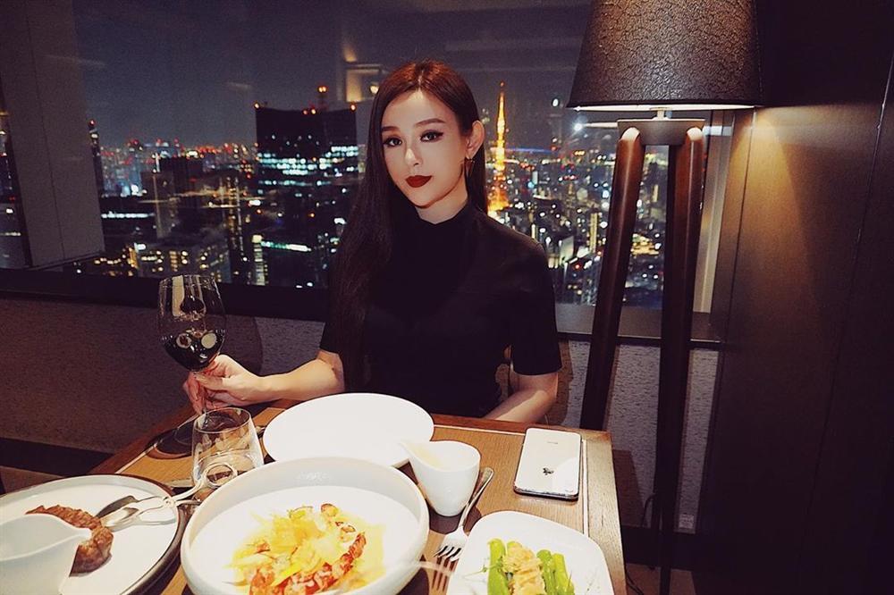 Huyền Baby khoe ra dáng mẹ chồng nhưng mặt thì vô hồn như tượng sáp, nghìn khuôn hình như một-8