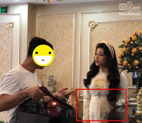 Bạn gái lộ bụng lùm lùm lại kèm theo cằm nọng, dân mạng kháo nhau Bùi Tiến Dũng làm lễ ăn hỏi gấp vì bác sĩ bảo cưới-2