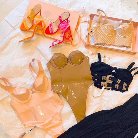 Vừa đập hộp hàng hiệu tiền tấn, Ngọc Trinh tiếp tục vung tay sắm loạt đồ hiệu siêu sexy-4