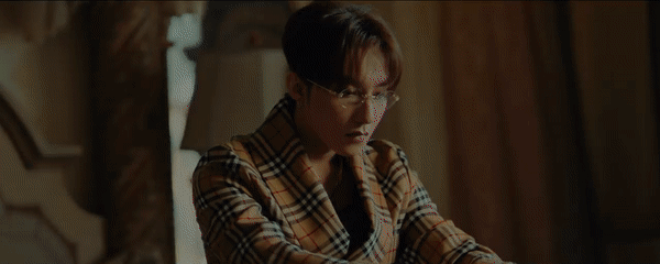 Vừa tung teaser Hãy trao cho anh, Sơn Tùng đụng hàng đồ hiệu với gà cưng YG-5