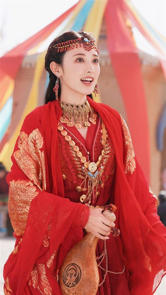 Triệu Lệ Dĩnh - Dương Mịch - Phạm Băng Băng: Ai mới là nữ hoàng mát tay trong việc lăng xê gà nhà?-3