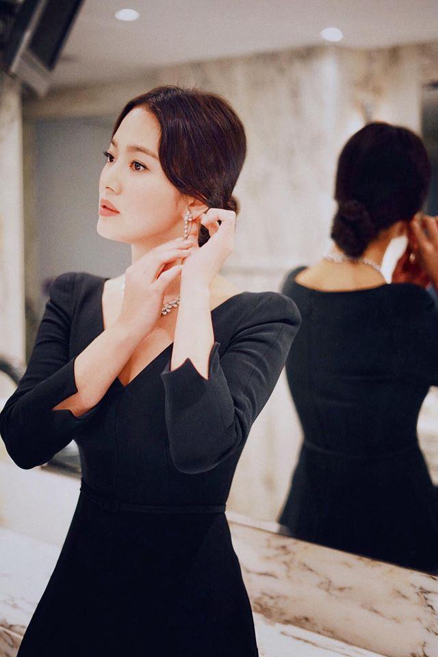 Song Hye Kyo để kiểu tóc nào là tạo trend kiểu tóc nấy, quan trọng nhất là cô ấy luôn đẹp dù có thay đổi như thế nào-13