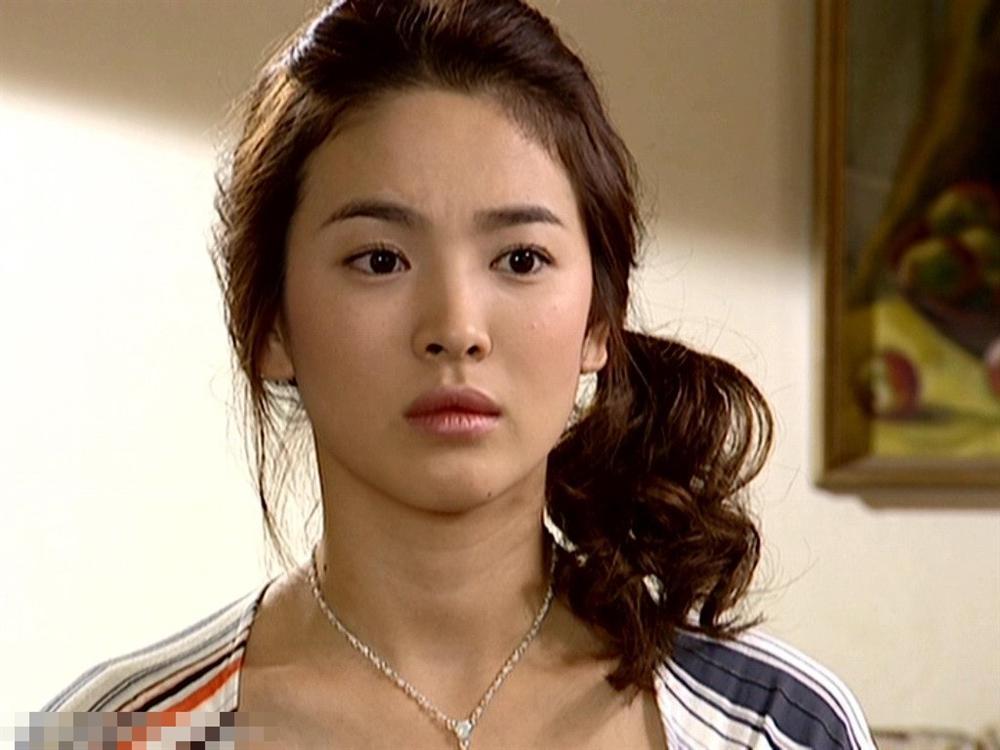 Song Hye Kyo để kiểu tóc nào là tạo trend kiểu tóc nấy, quan trọng nhất là cô ấy luôn đẹp dù có thay đổi như thế nào-1