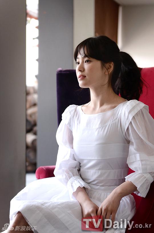 Song Hye Kyo để kiểu tóc nào là tạo trend kiểu tóc nấy, quan trọng nhất là cô ấy luôn đẹp dù có thay đổi như thế nào-7