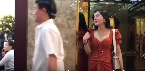 Bạn gái đi ôtô xịn xò về tận Bắc Ninh ăn hỏi Bùi Tiến Dũng nhưng lạ thay Trọng Đại không hộ tống mà là chàng trai nào thế kia!-2