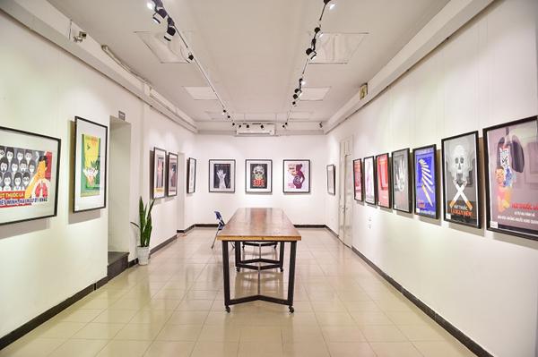 Triển lãm trưng bày 100 tranh cổ động ‘Cuộc sống không khói thuốc’-1