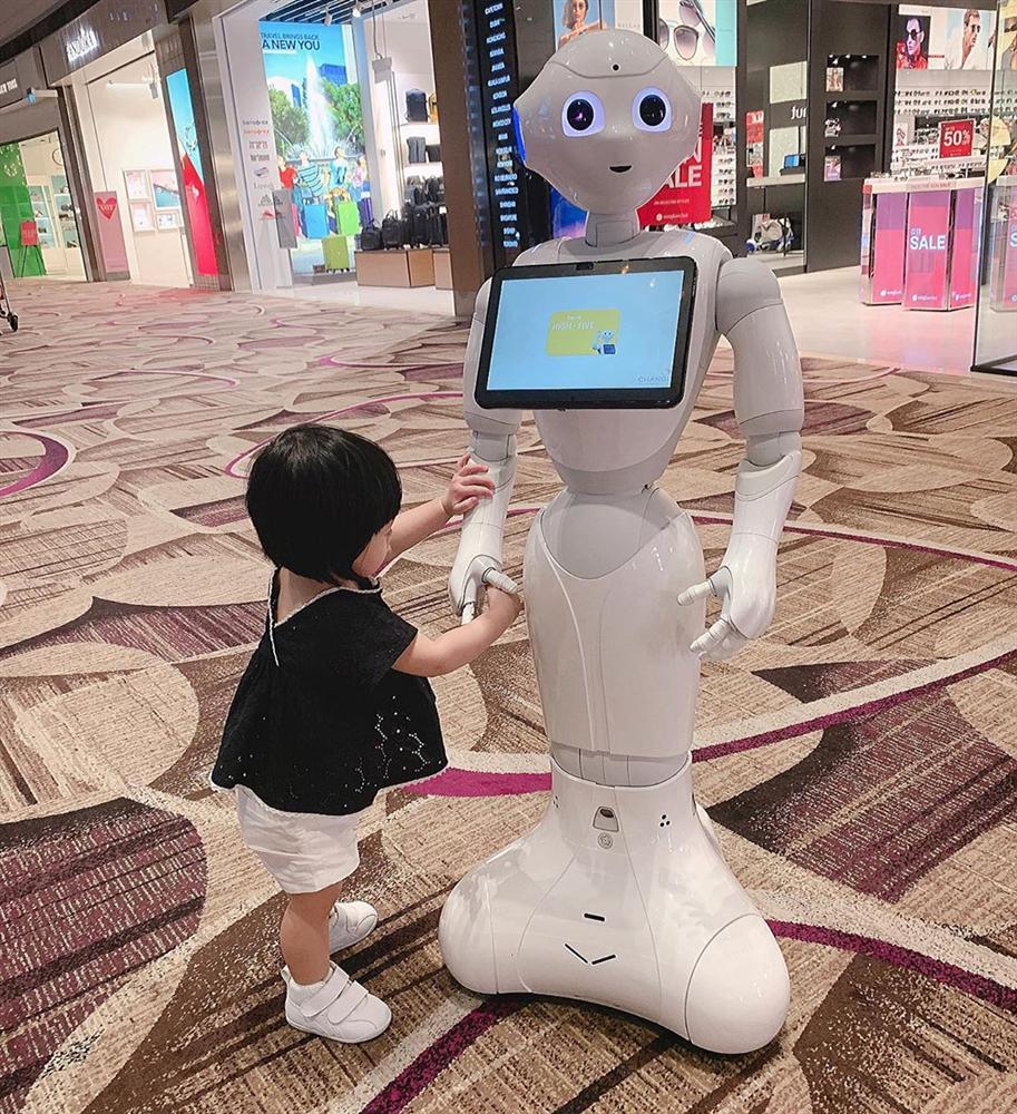 Gần nửa năm mới xuất hiện, con gái hoa hậu Đặng Thu Thảo khiến ai nấy ngỡ ngàng vì càng lớn càng dễ thương-1