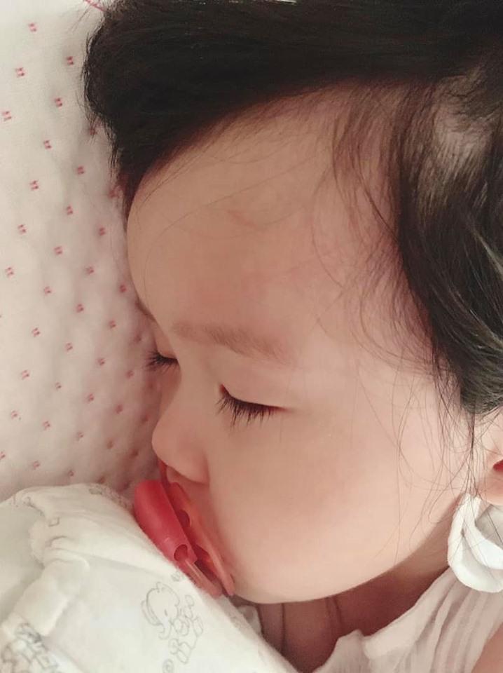 Gần nửa năm mới xuất hiện, con gái hoa hậu Đặng Thu Thảo khiến ai nấy ngỡ ngàng vì càng lớn càng dễ thương-4