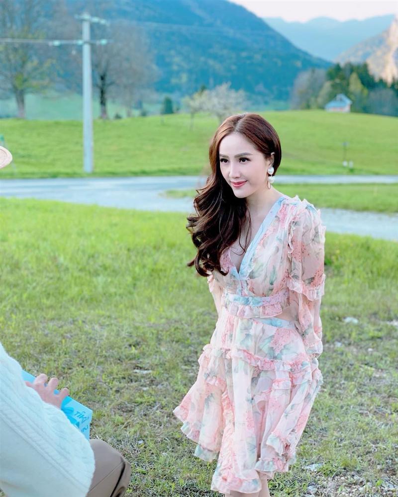 Tăng Thanh Hà cùng chồng đại gia lên rừng xuống biển ủng hộ bạn thân làm phim-4