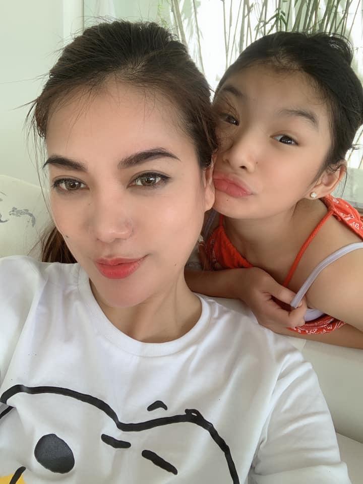 Tăng Thanh Hà cùng chồng đại gia lên rừng xuống biển ủng hộ bạn thân làm phim-11