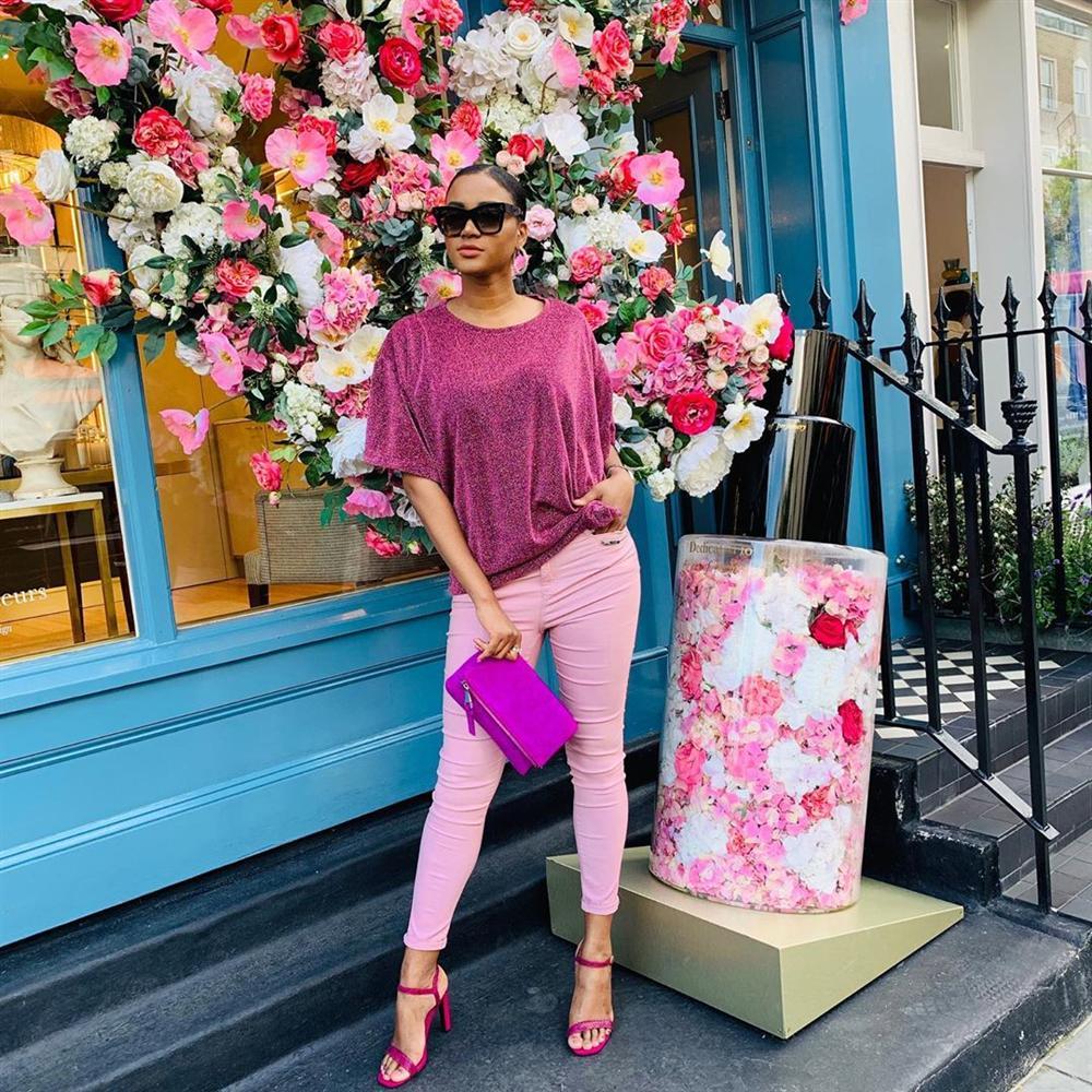 Bản tin Hoa hậu Hoàn vũ 26/6: Chọn sai crop-top, Hoàng Thùy lộ vòng 1 lép kẹp giữa dàn cực phẩm mỹ nhân-4