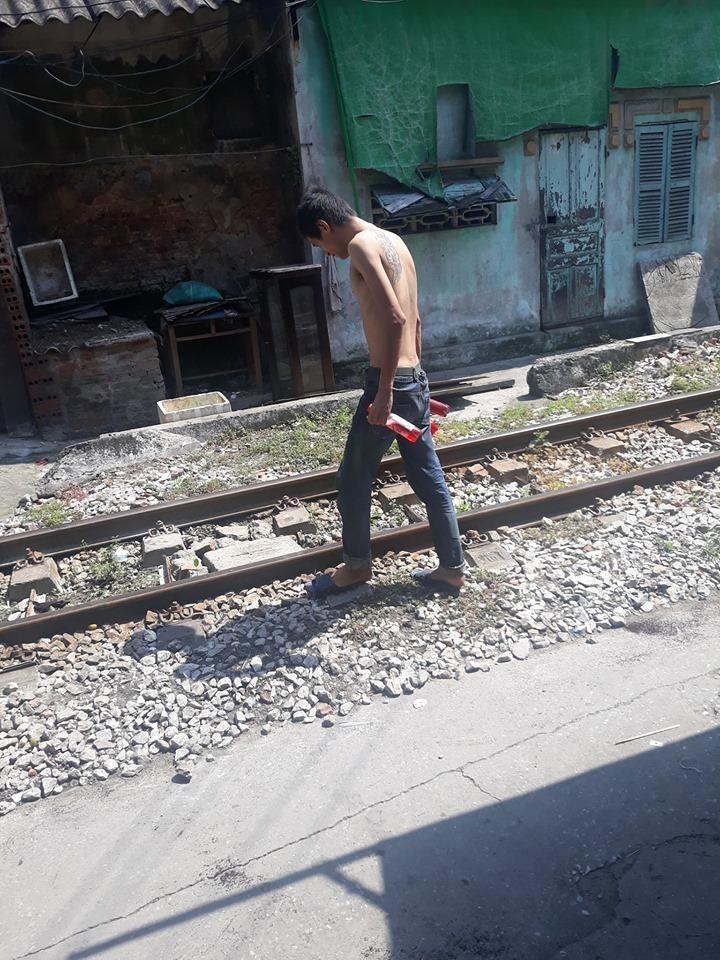 Người đàn bà điên chết bốc mùi trong ngôi nhà Hải Phòng có người sống-4