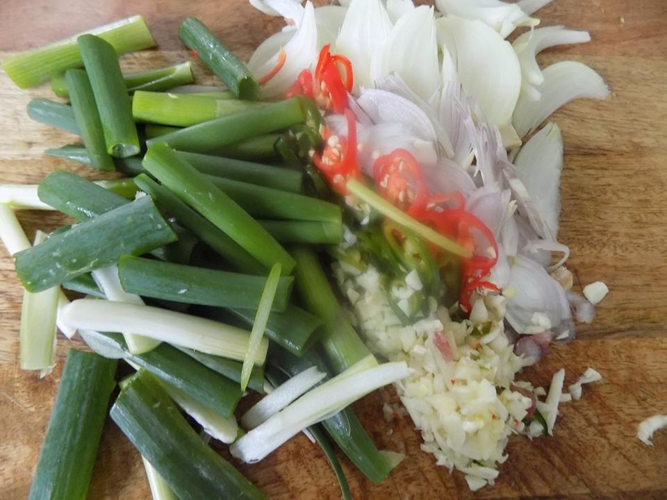 Cách làm bún bò xào đổi bữa cho ngày hè nóng nực chán cơm-1