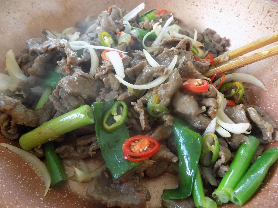 Cách làm bún bò xào đổi bữa cho ngày hè nóng nực chán cơm-3