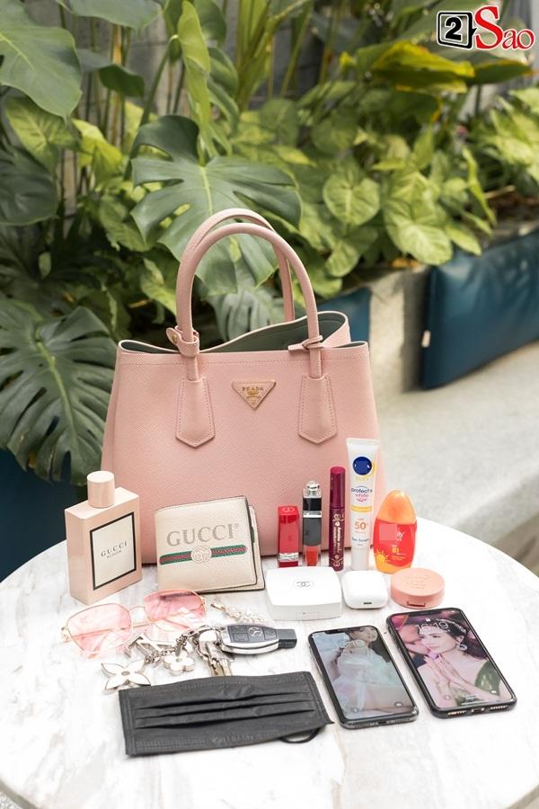 Khám túi hoa hậu được đại gia tặng nhẫn 5 tỷ: Giữa hàng hiệu sang chảnh vẫn nâng niu những thứ chỉ 1.000 đồng-11