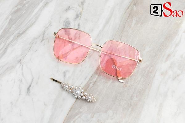 Khám túi hoa hậu được đại gia tặng nhẫn 5 tỷ: Giữa hàng hiệu sang chảnh vẫn nâng niu những thứ chỉ 1.000 đồng-8