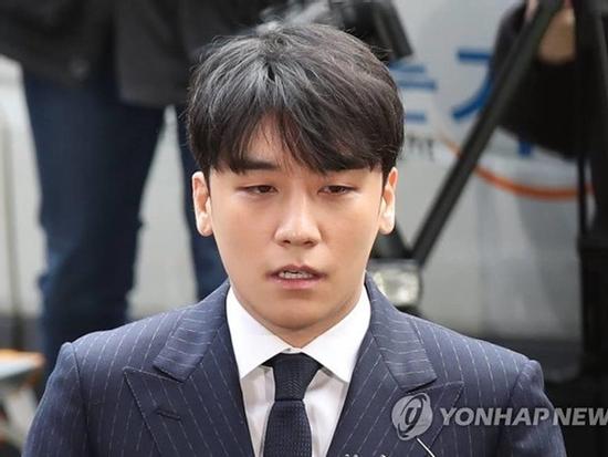 Seungri đi massage thư giãn vào ngày bị truy tố 7 tội danh hình sự