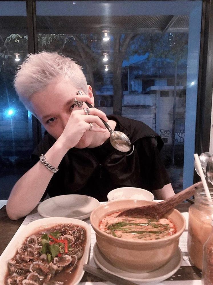 Tóc vừa dài ra được mấy cm, Tiên Tiên đã nhuộm ngay màu bạch kim trắng phớ trấts đừng hỏi-4