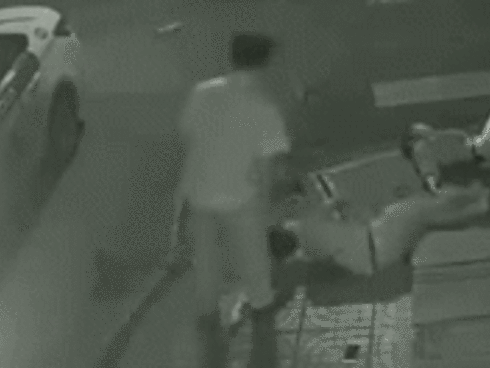 Clip: Tài xế taxi gây tai nạn xong đứng nhìn người tử vong, người giãy đành đạch... rồi bỏ đi!