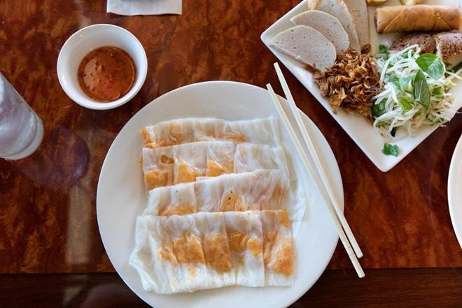 Phóng viên NY Times khen ngợi bánh cuốn truyền thống Việt Nam-1